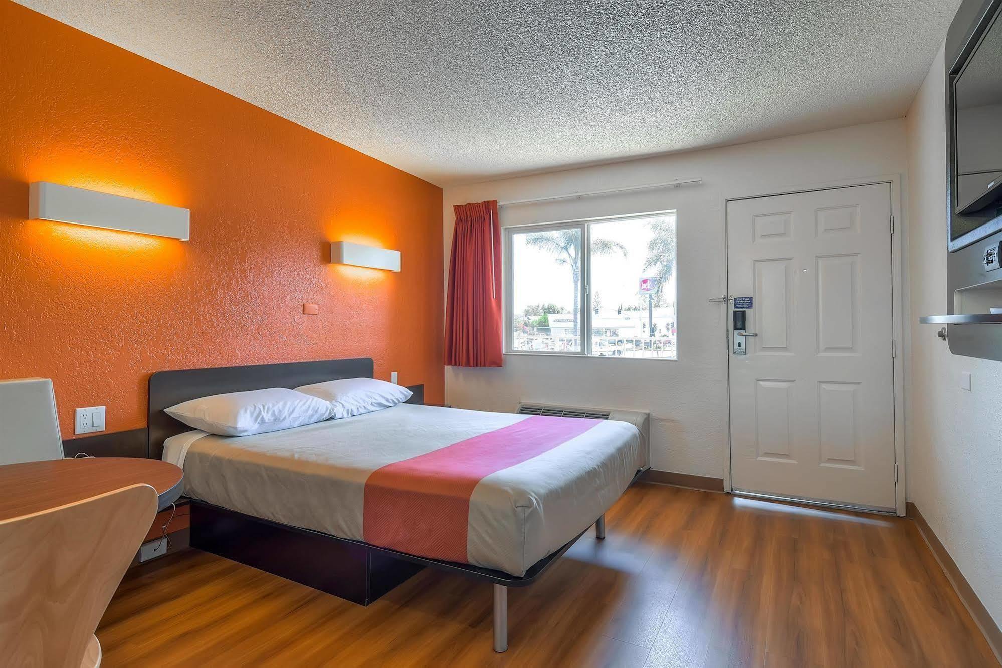 Motel 6-Long Beach, Ca - Los Angeles Екстериор снимка