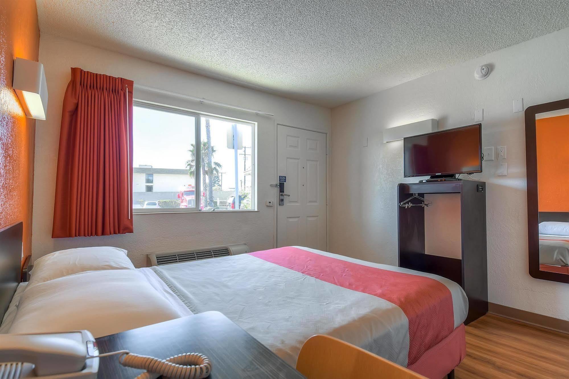Motel 6-Long Beach, Ca - Los Angeles Екстериор снимка