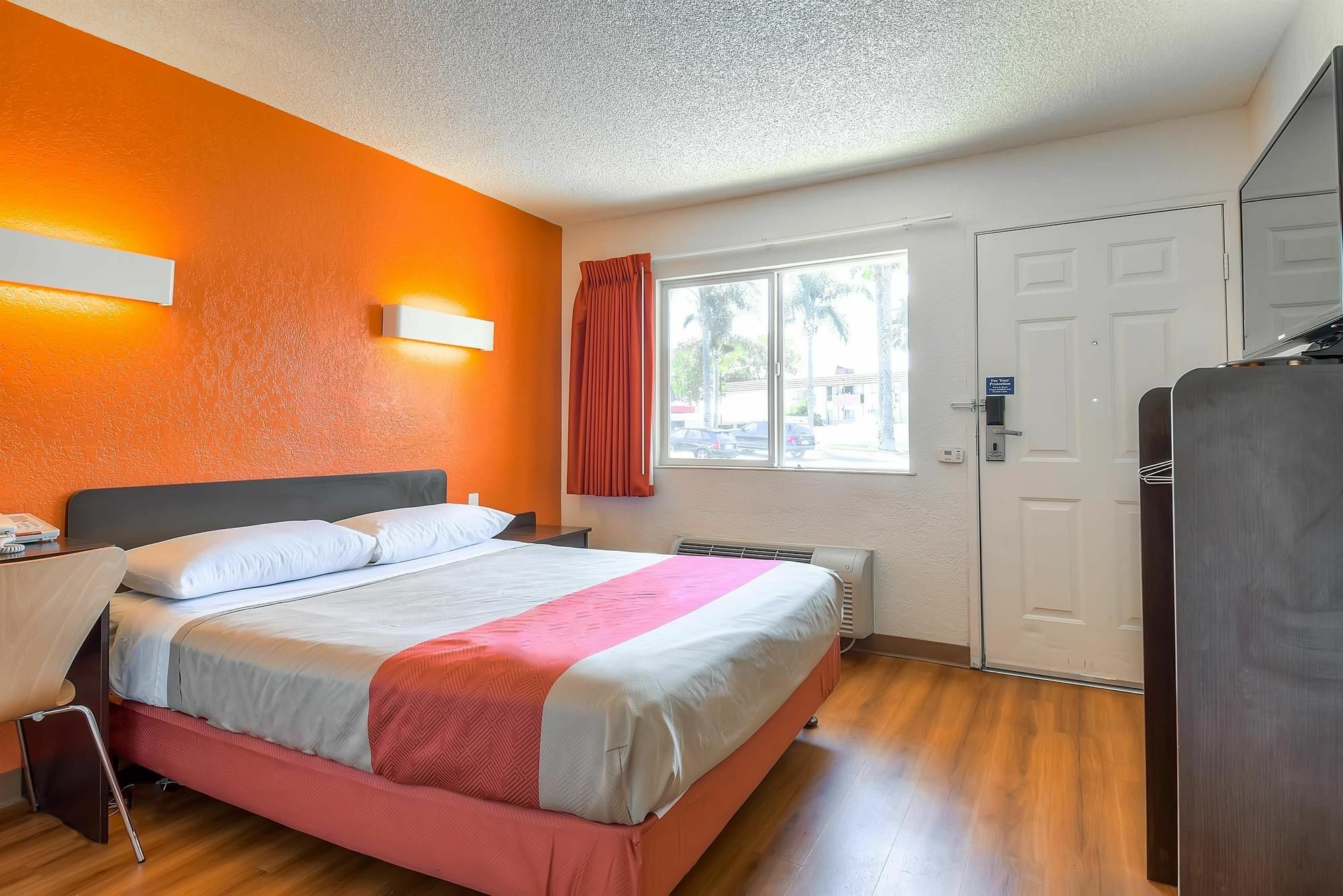 Motel 6-Long Beach, Ca - Los Angeles Екстериор снимка